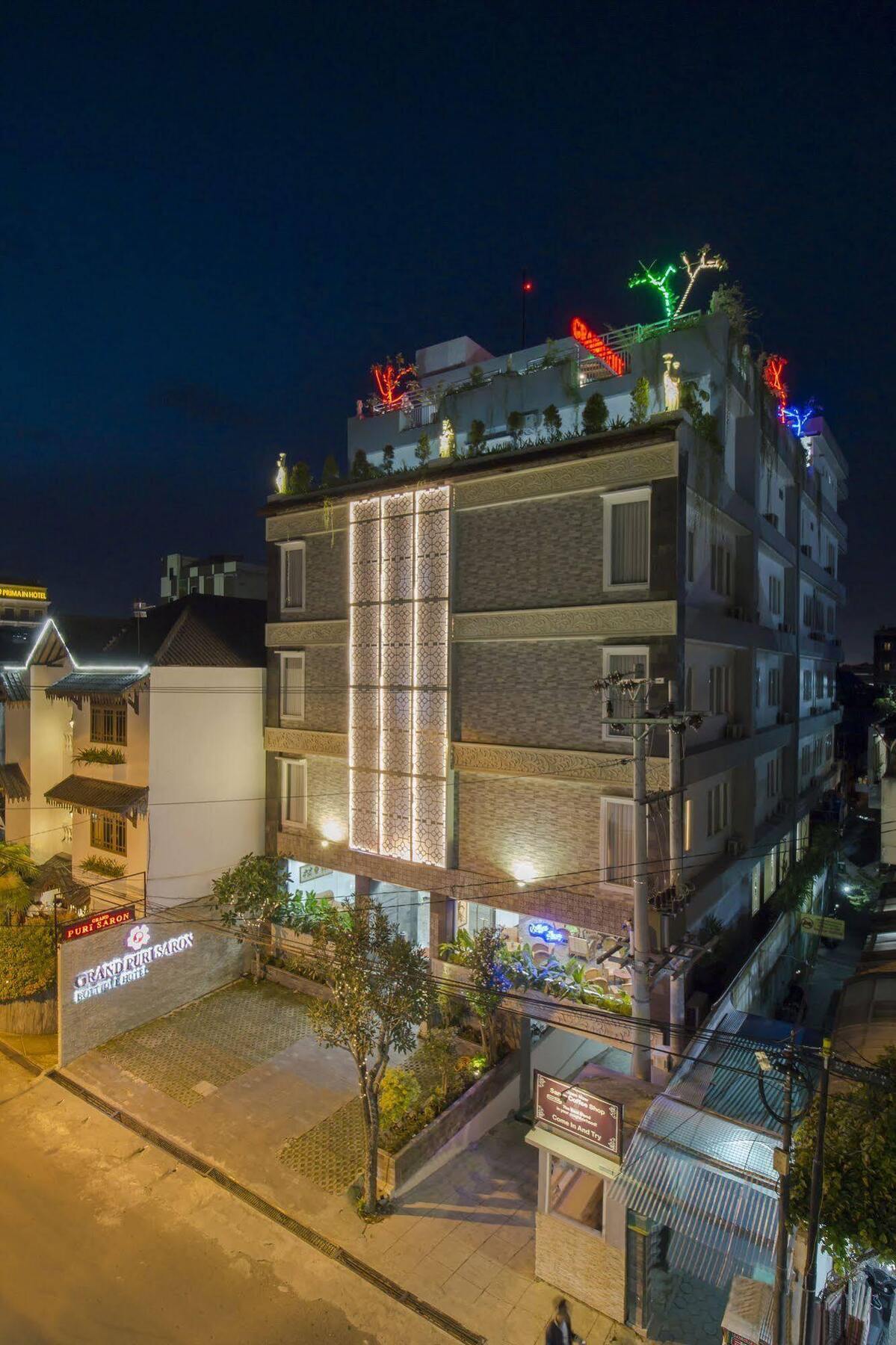 Grand Puri Saron Hotel Malioboro Jogjakarta Buitenkant foto