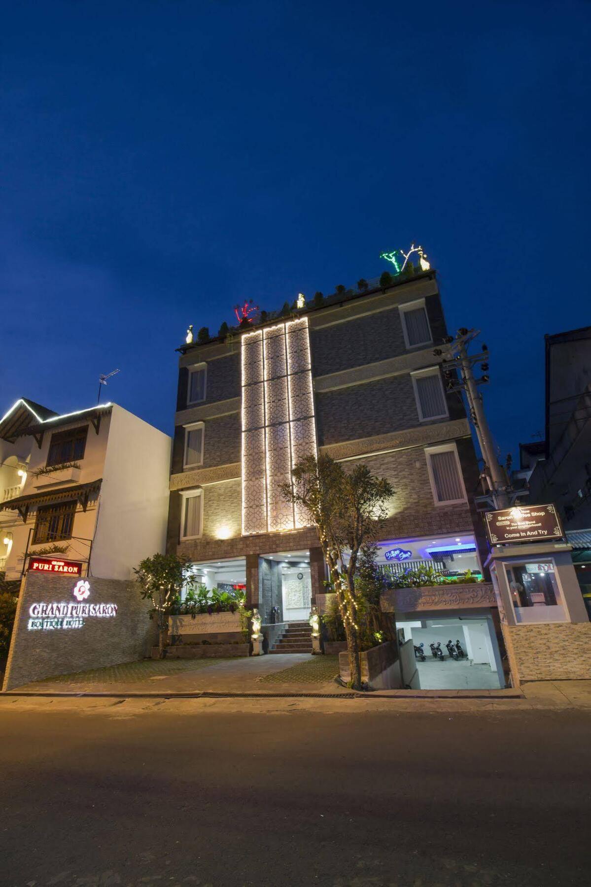 Grand Puri Saron Hotel Malioboro Jogjakarta Buitenkant foto