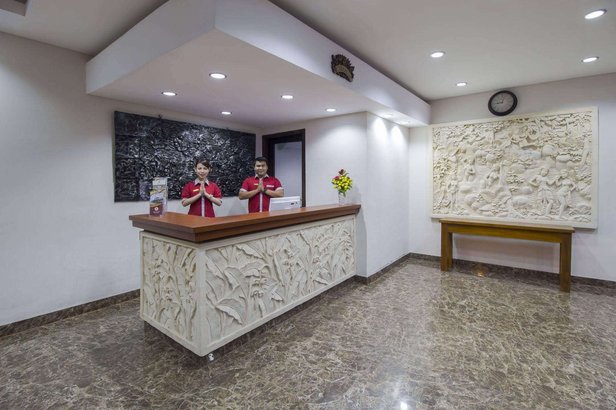 Grand Puri Saron Hotel Malioboro Jogjakarta Buitenkant foto