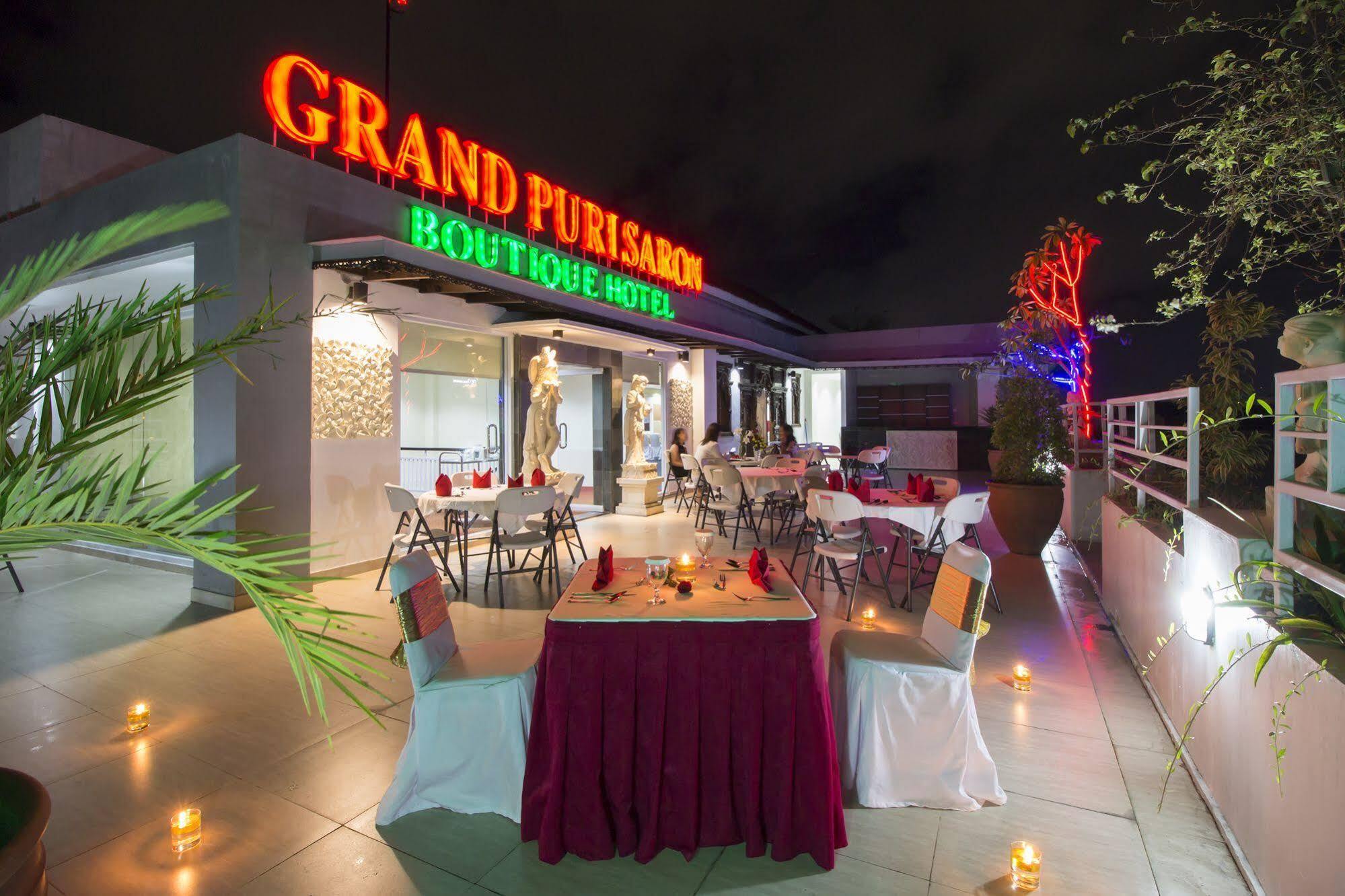 Grand Puri Saron Hotel Malioboro Jogjakarta Buitenkant foto